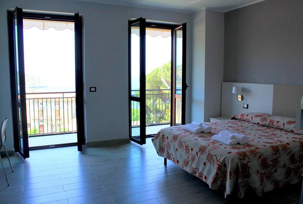 Meuble Leonetti Bed & Breakfast Чентола Екстериор снимка